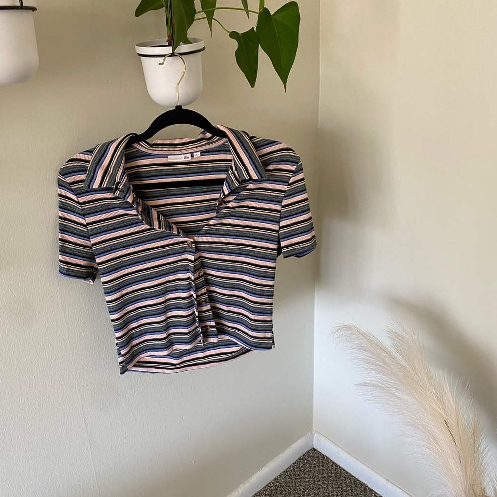 Cropped button up stripped t shirt. Size L.